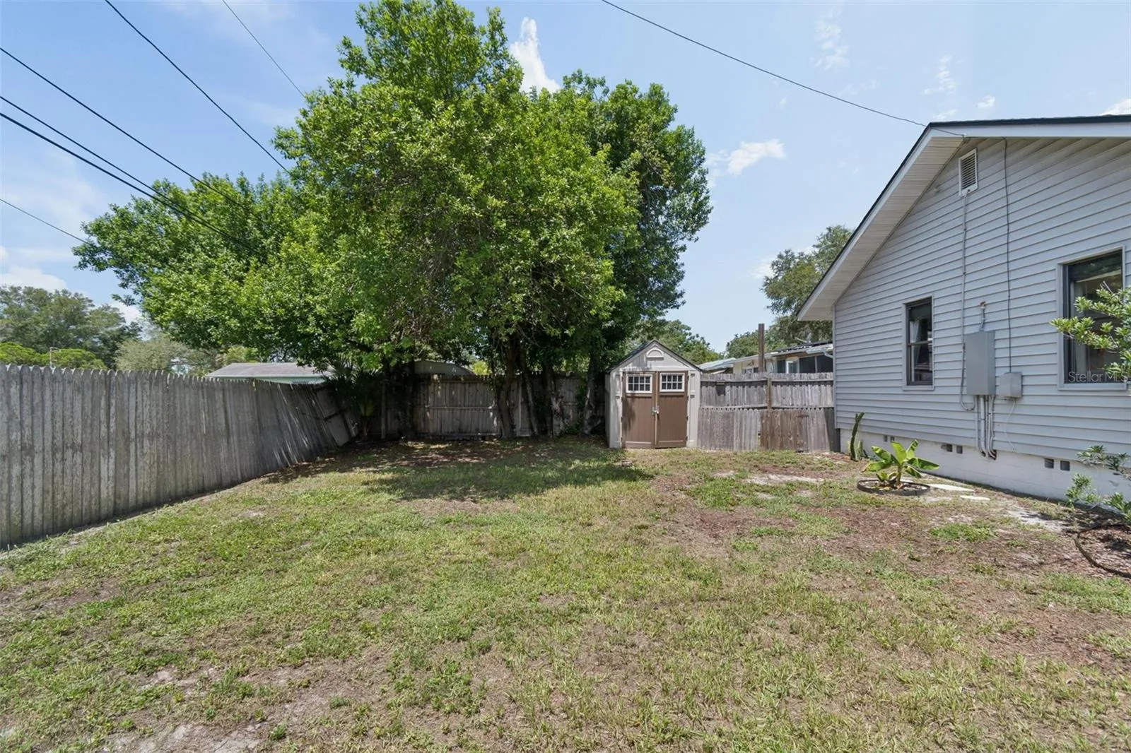 Backyard with dog run on the side of the house