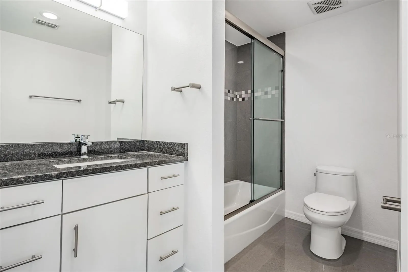 Bathroom 2 with Tub and Shower