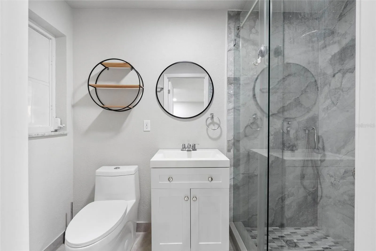 Bathroom 3/ mother in law 1