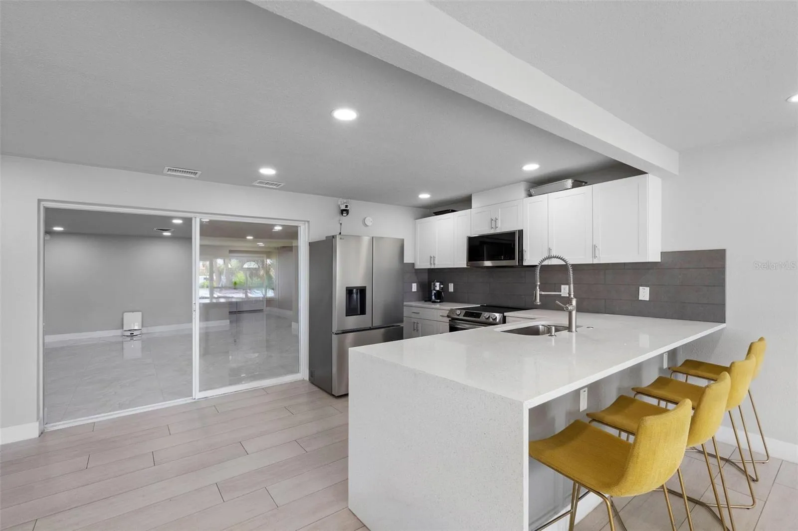 Kitchen/ Island