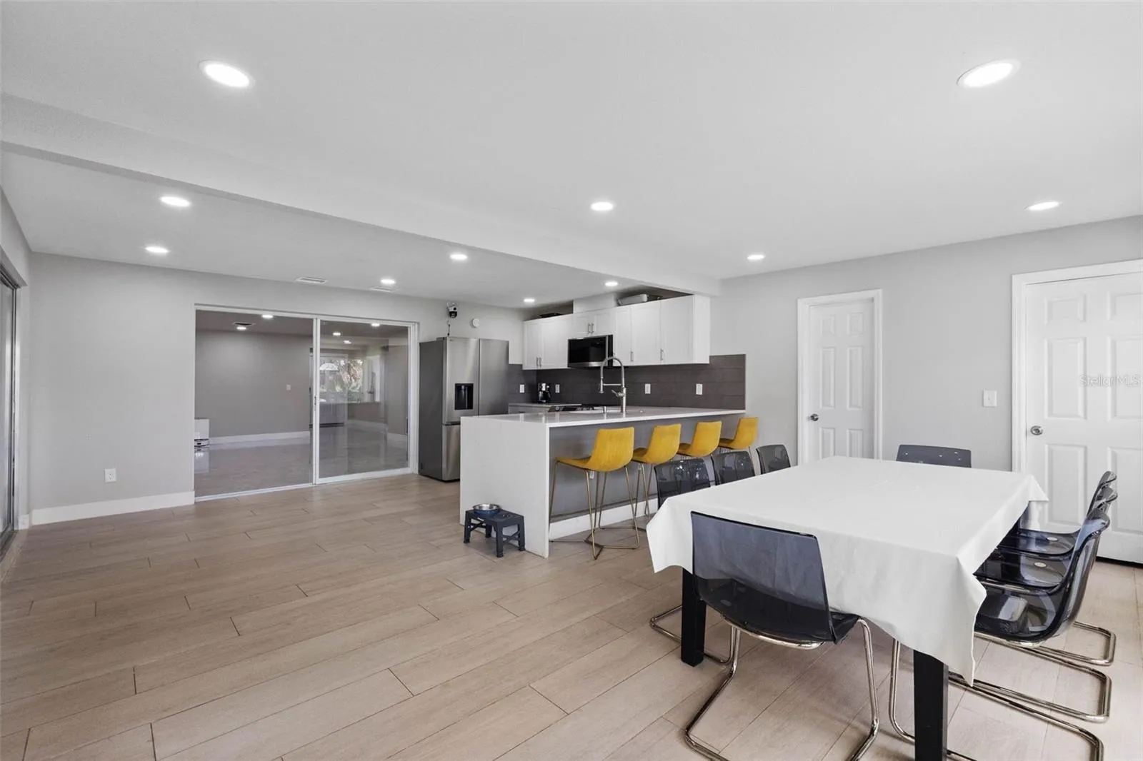 Dining room/ kitchen