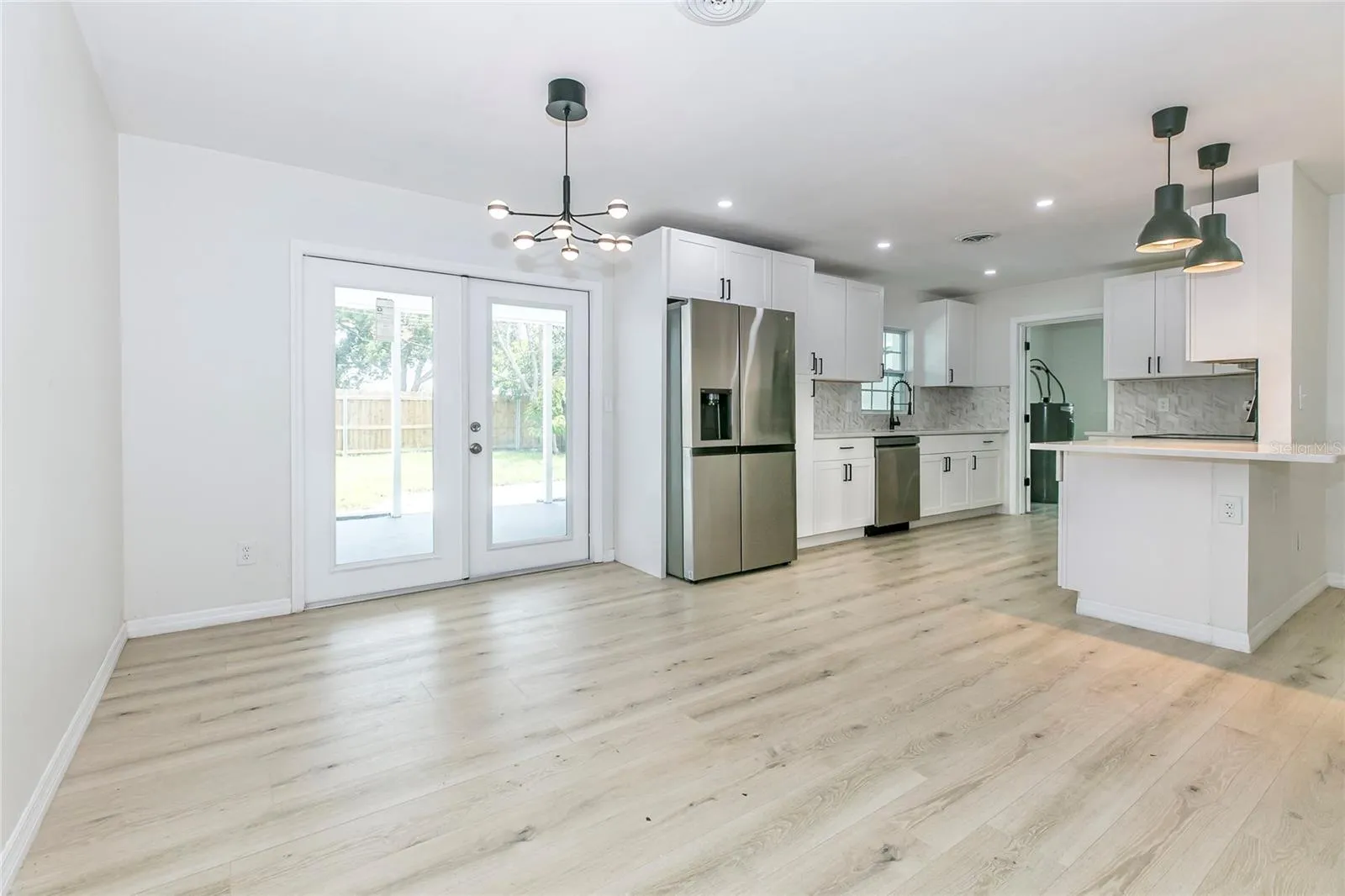 dining room / kitchen