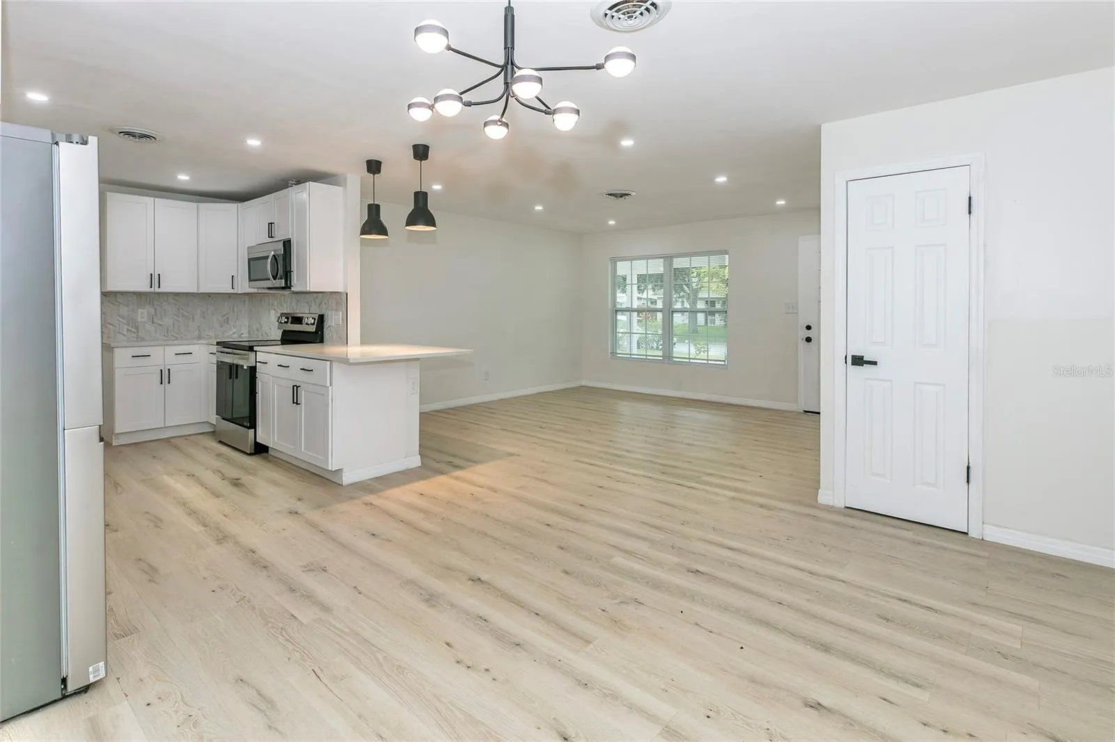 full-bathroom