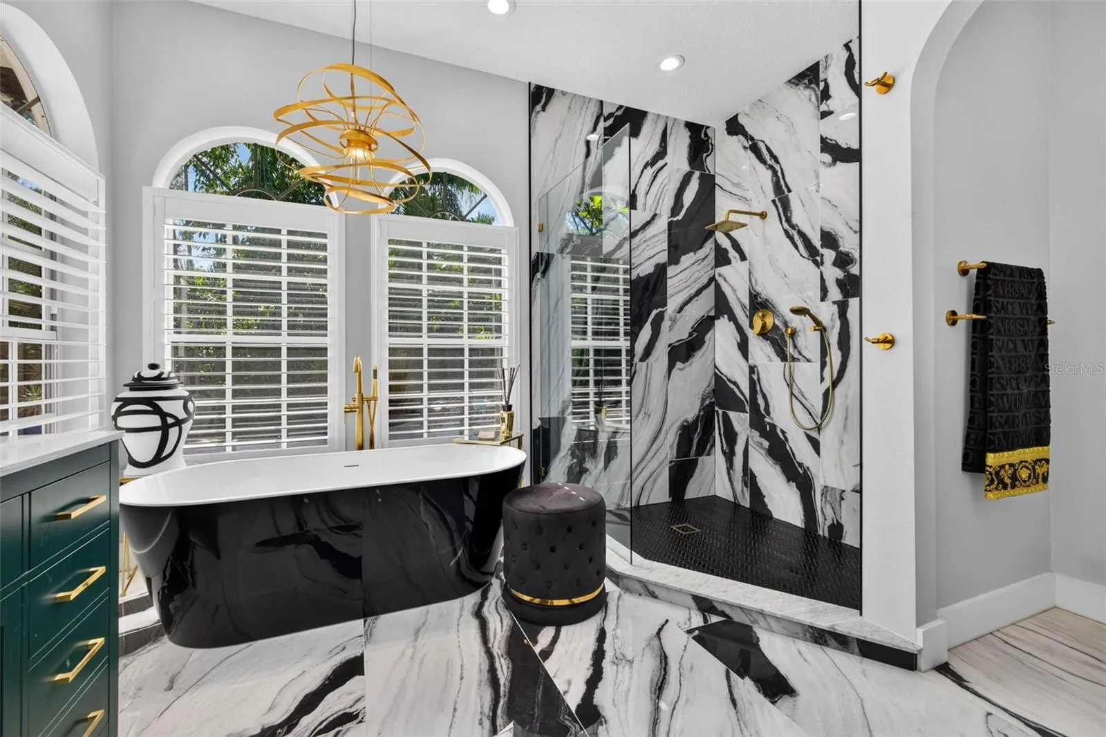 Primary en suite Bath