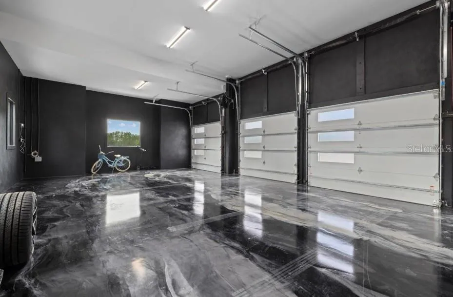 Right side 3 Car Garage