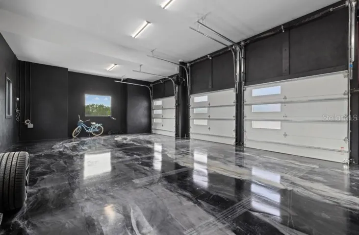 Right side 3 Car Garage