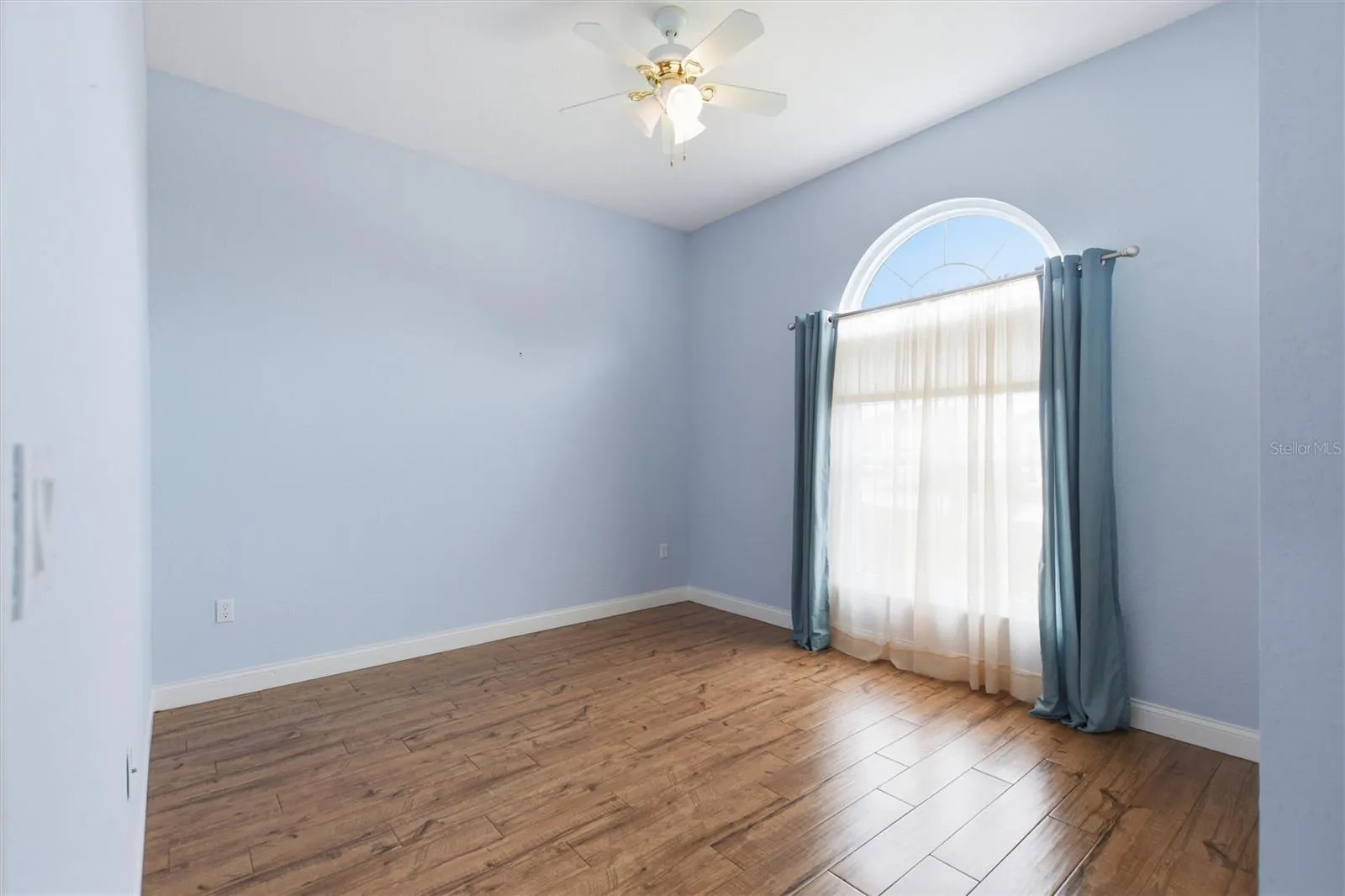 Guest bedroom