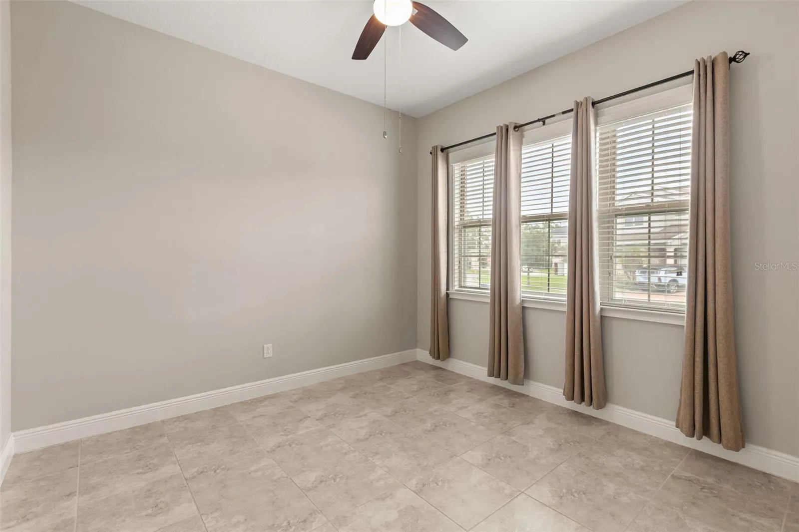 Front bedroom, also perfect as a home office.
