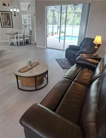 Living room &amp; Eat In Kitchen