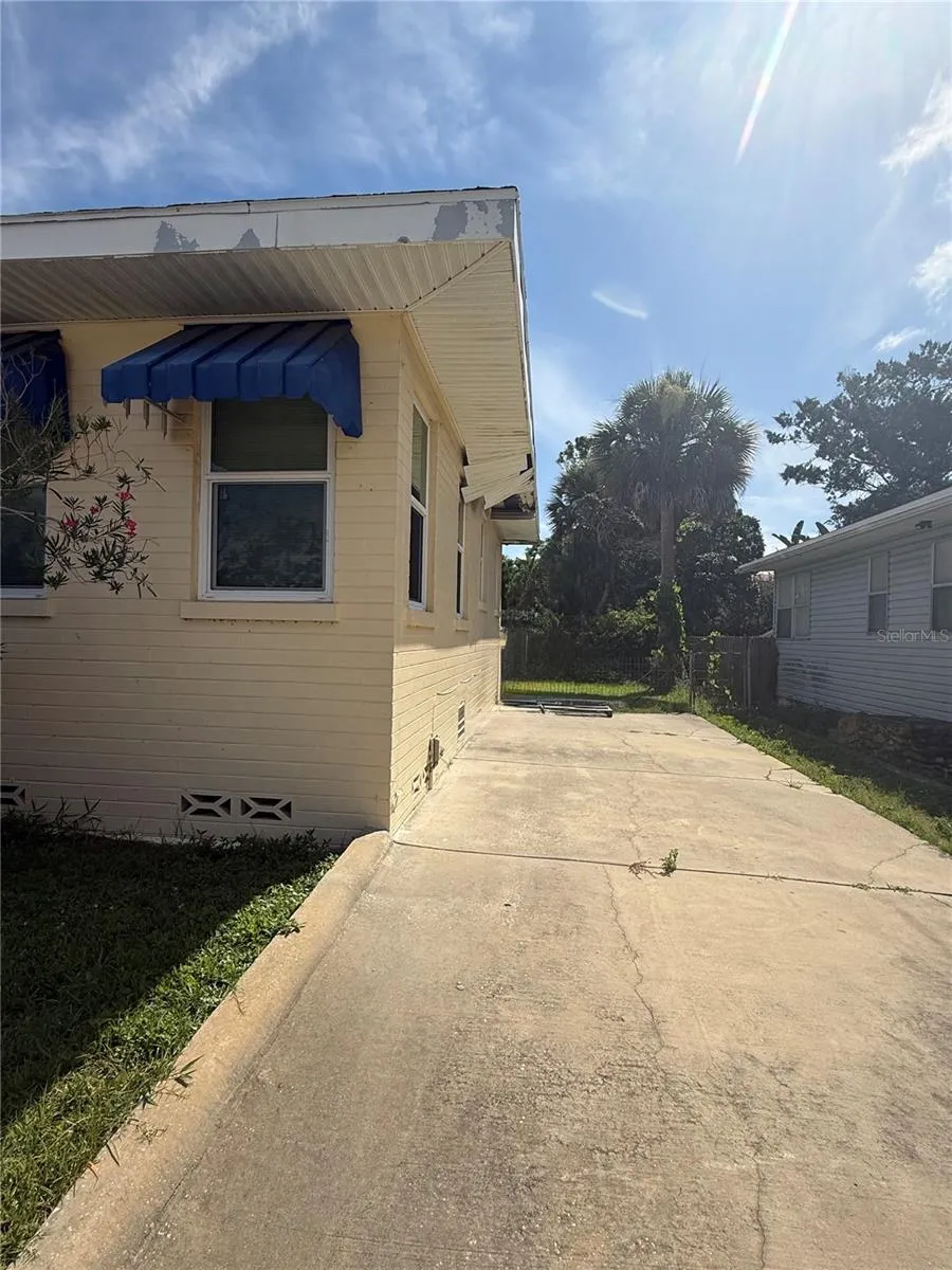 Side driveway