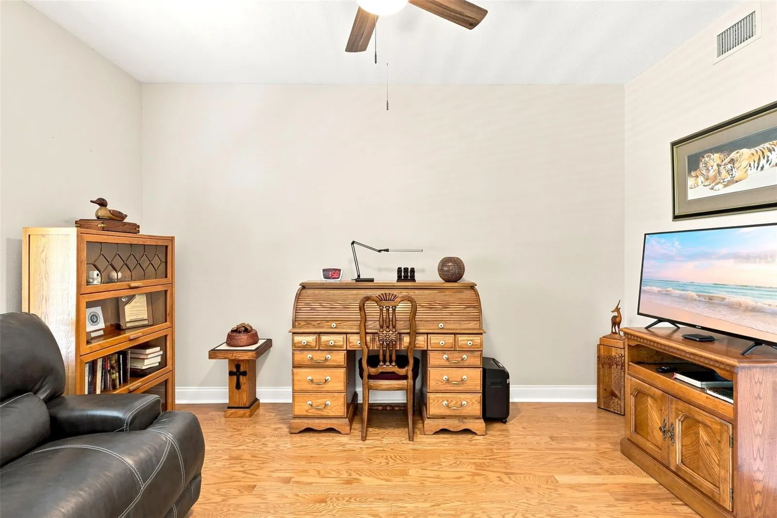 1ST FLOOR BEDROOM /OFFICE