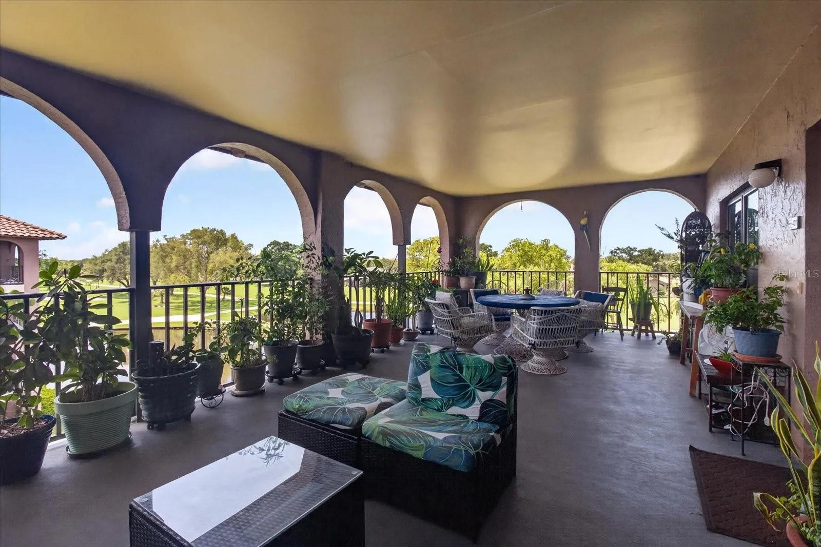 Your Private Huge Lanai Overlooking The Pasadena Yacht and Country Club