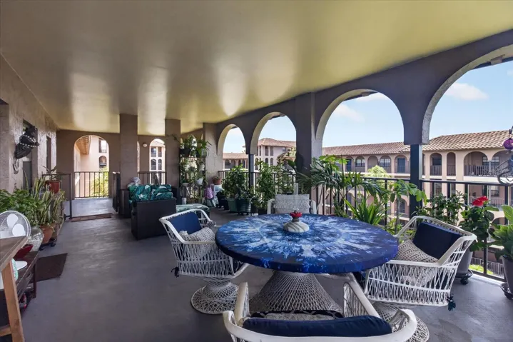 Your Private Huge Lanai Overlooking The Pasadena Yacht and Country Club