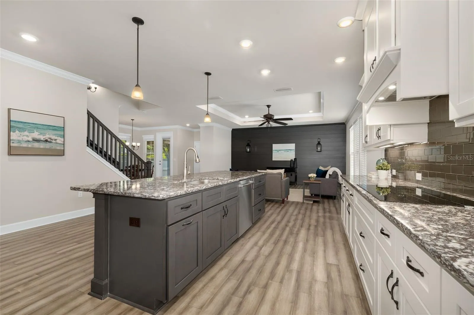 Upgraded kitchen w/quartz