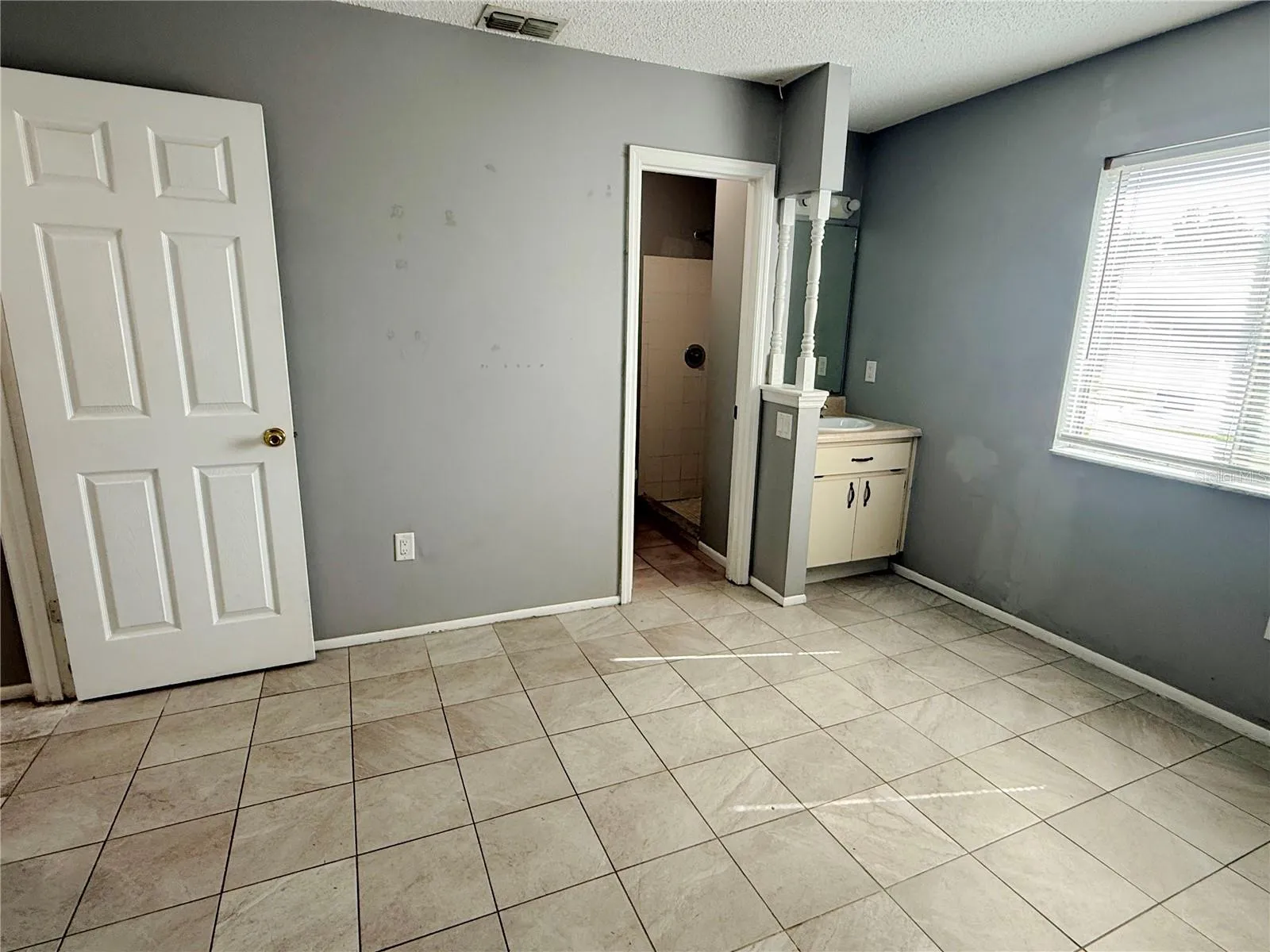 Primary Suite - Bedroom