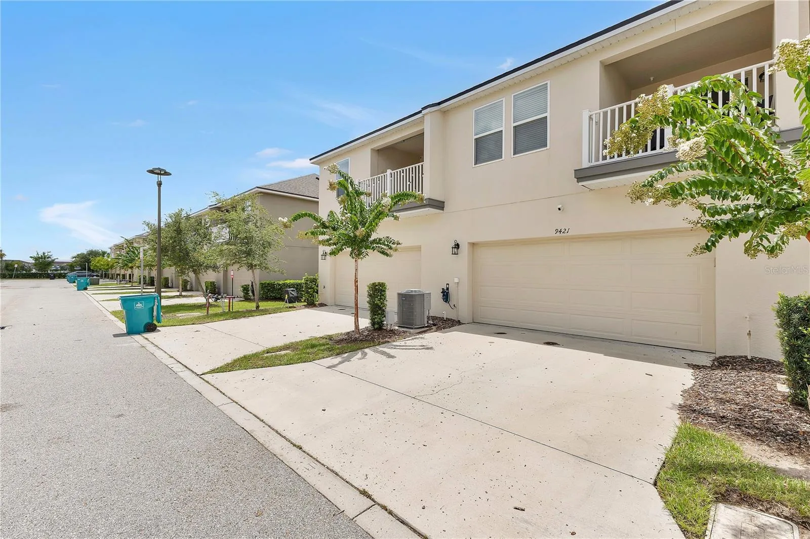 Rear Driveway/2-Car Garage