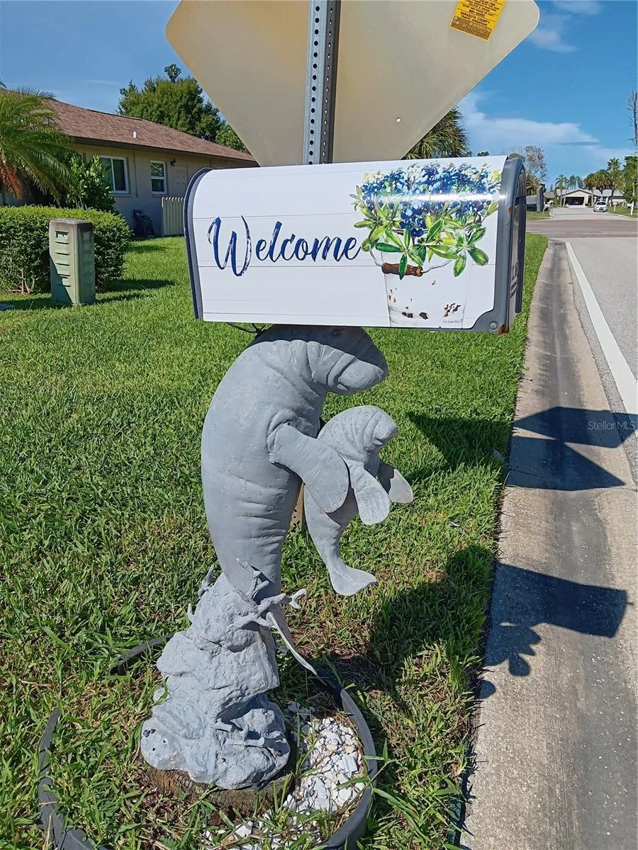 Manatee Mailbox out front