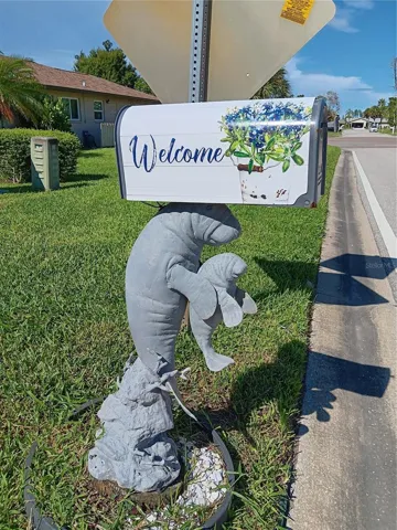 Manatee Mailbox out front