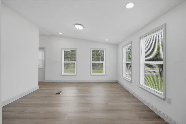large eat in space in Kitchen area