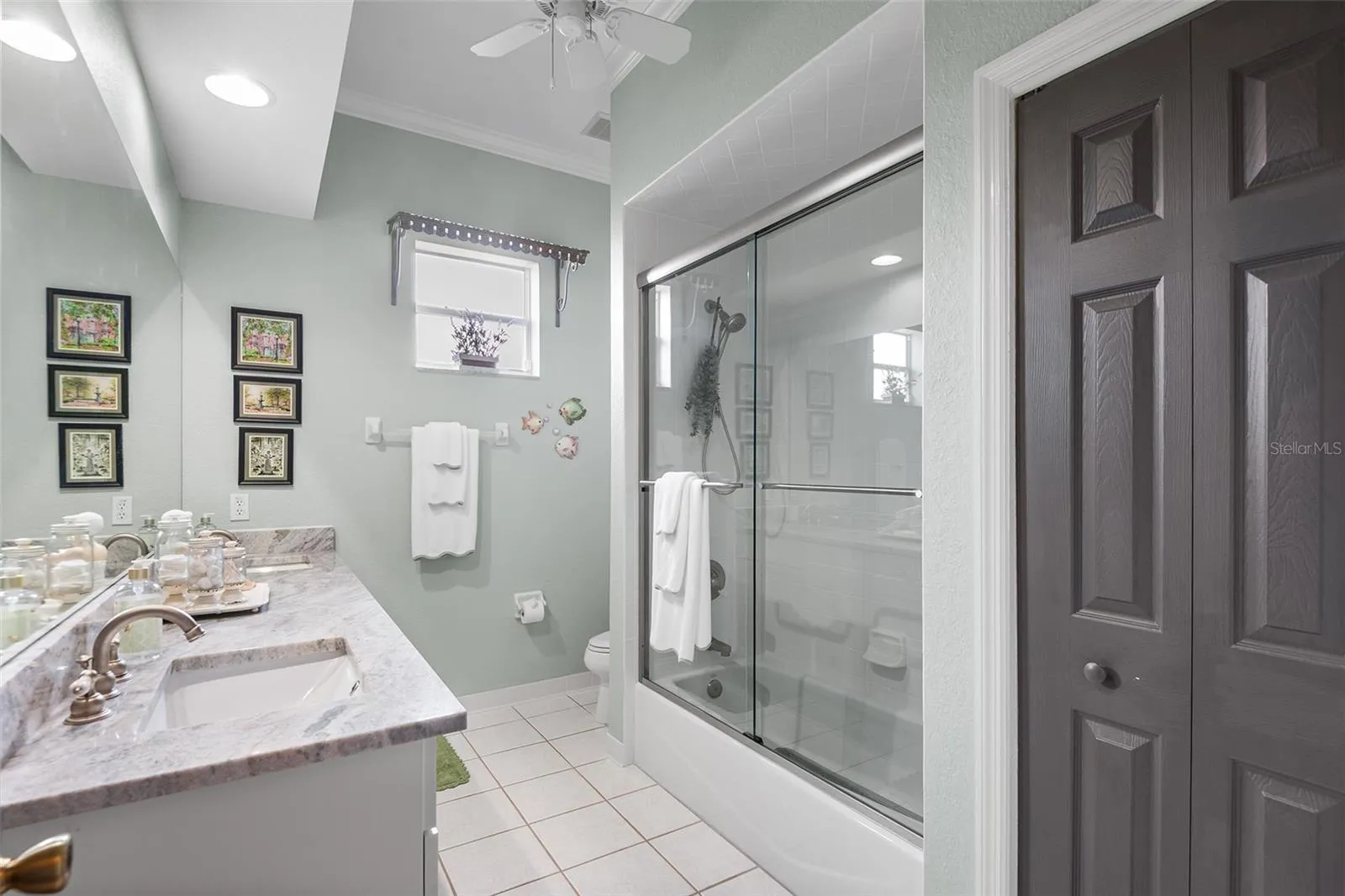 Tub & Linen Closet