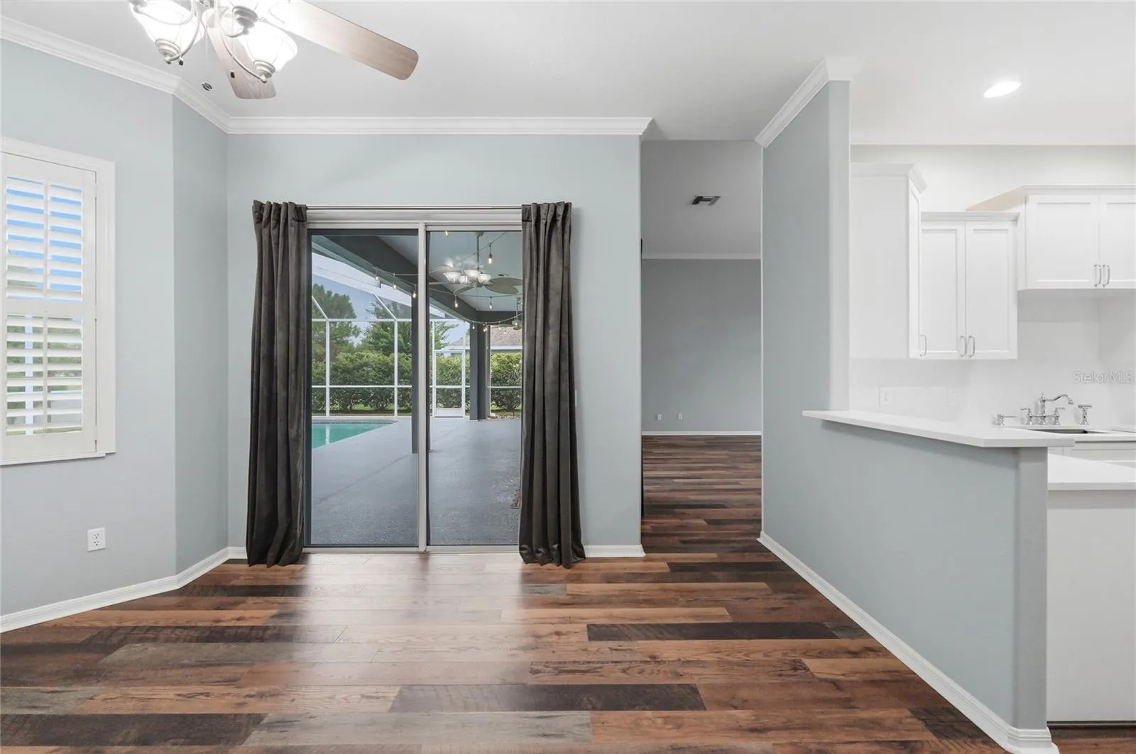 Dinette with Pool Access