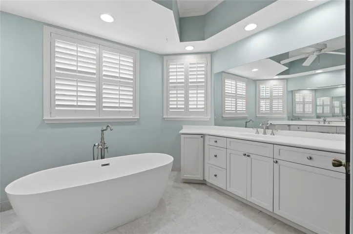 Freestanding Soaking Tub