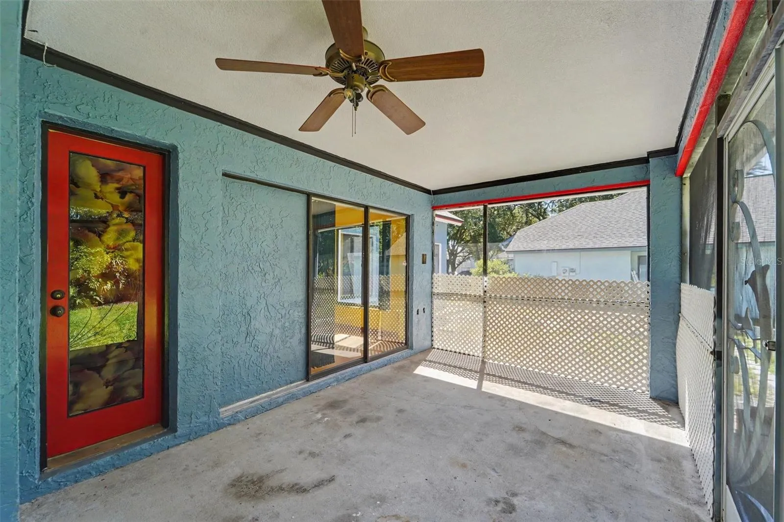 Enclosed screen patio