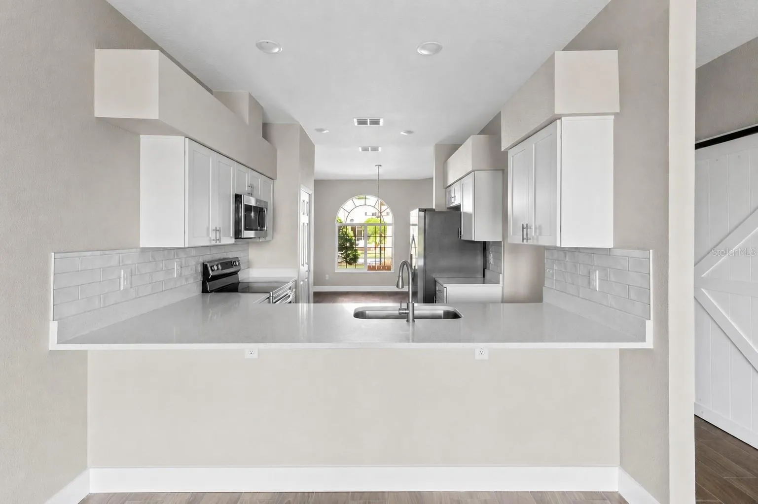NEWLY REMODELED KITCHEN