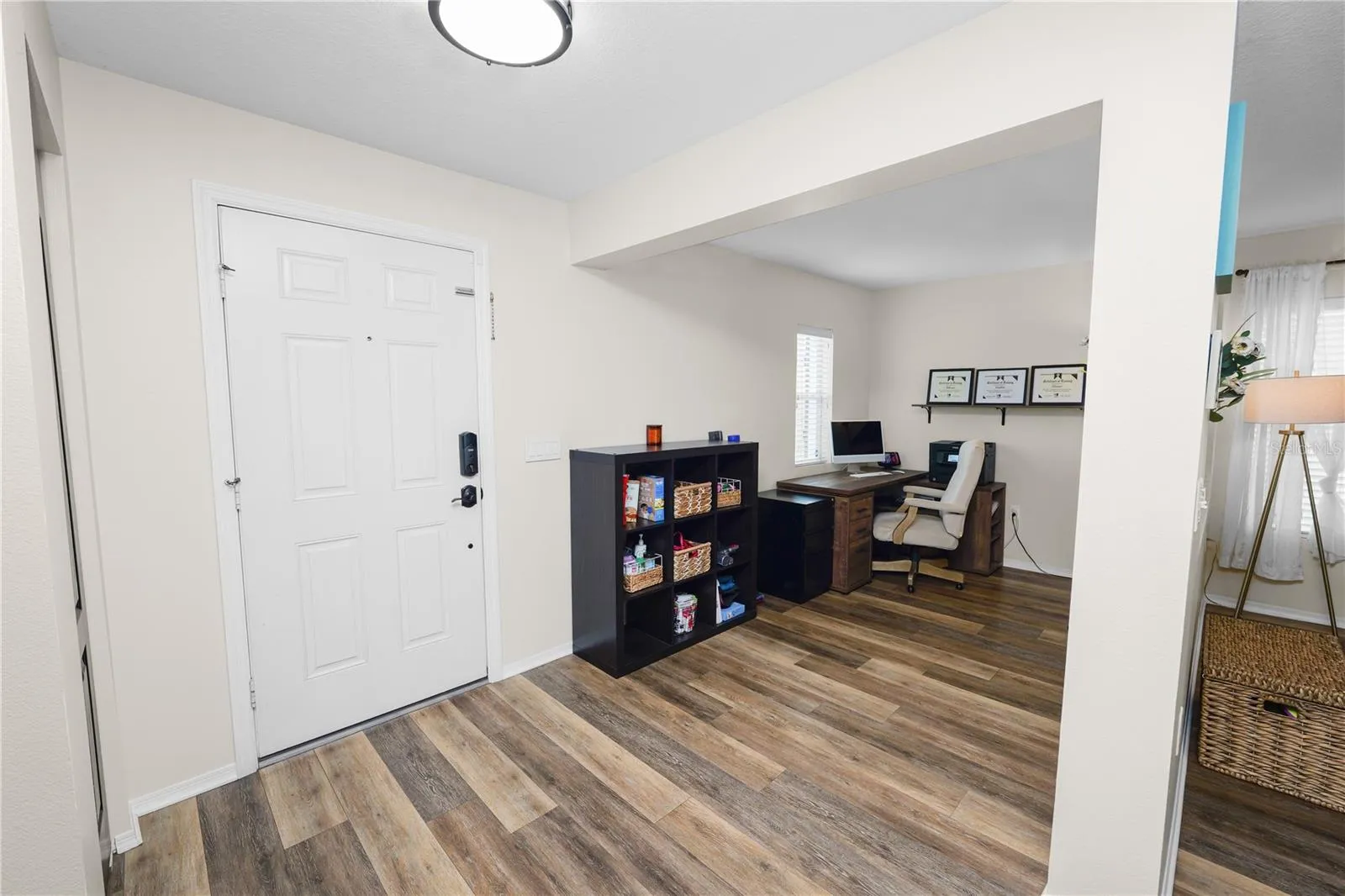Entry/Den