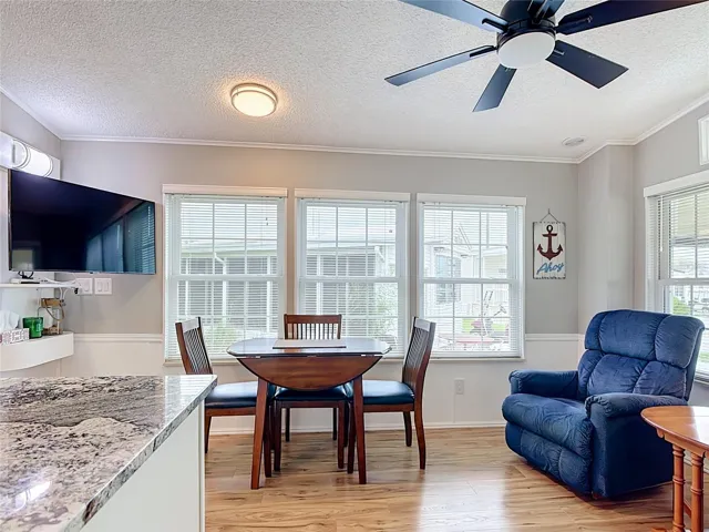 Living/dining area