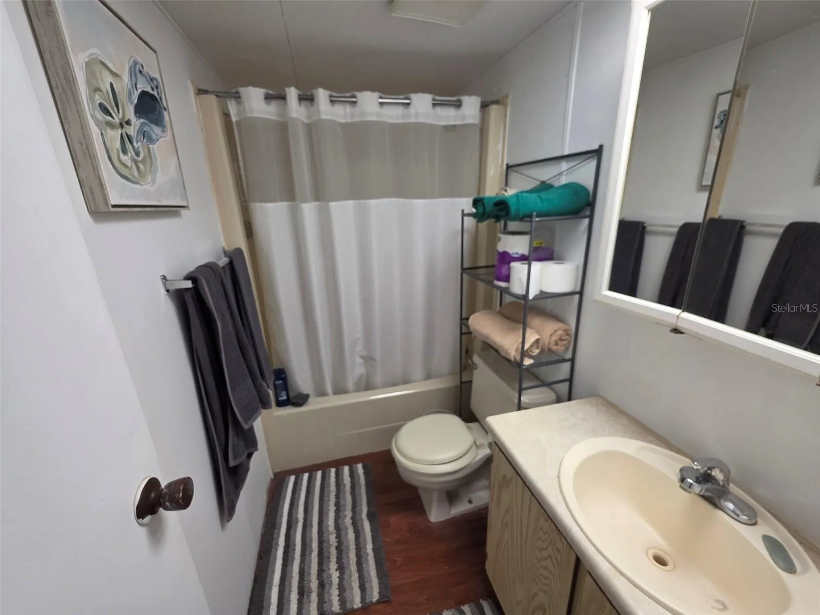 BATHROOM 2