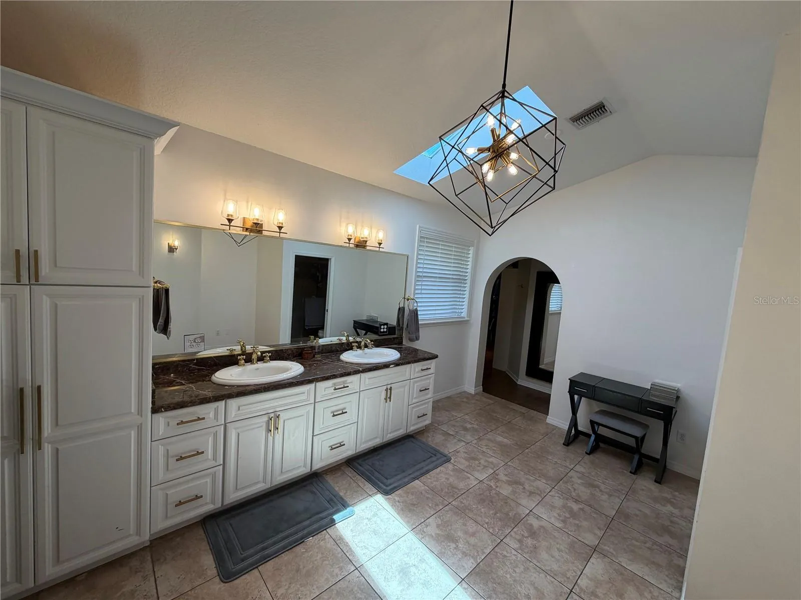 Owner's bathroom