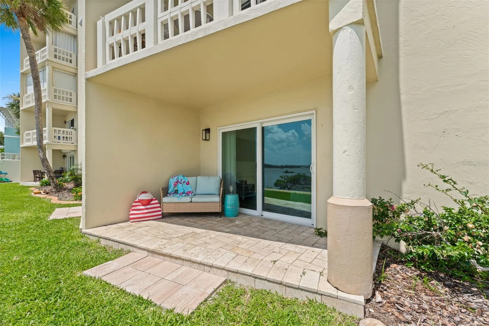 Your own riverfront patio