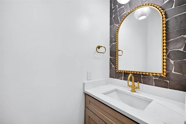 1/2 Bath
