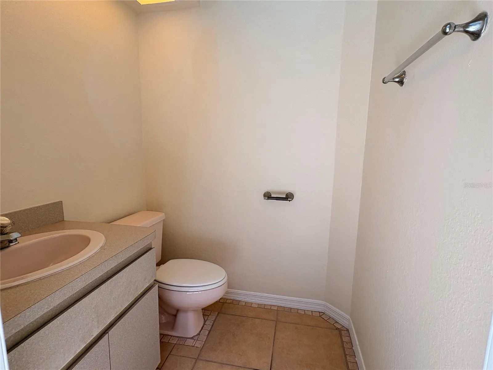 Pool side 1/2 bath
