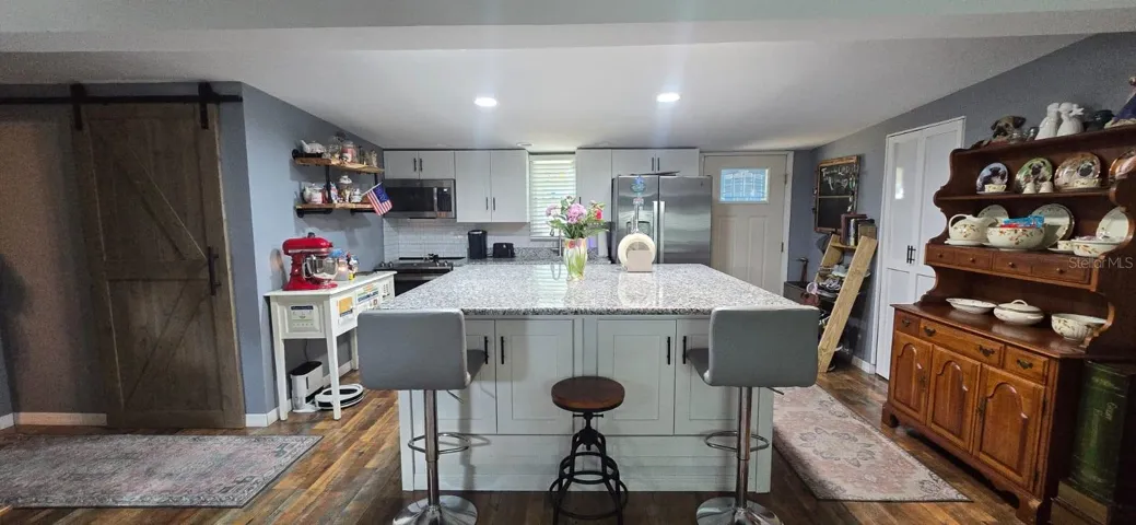 A wide angle of the glorious kitchen.
