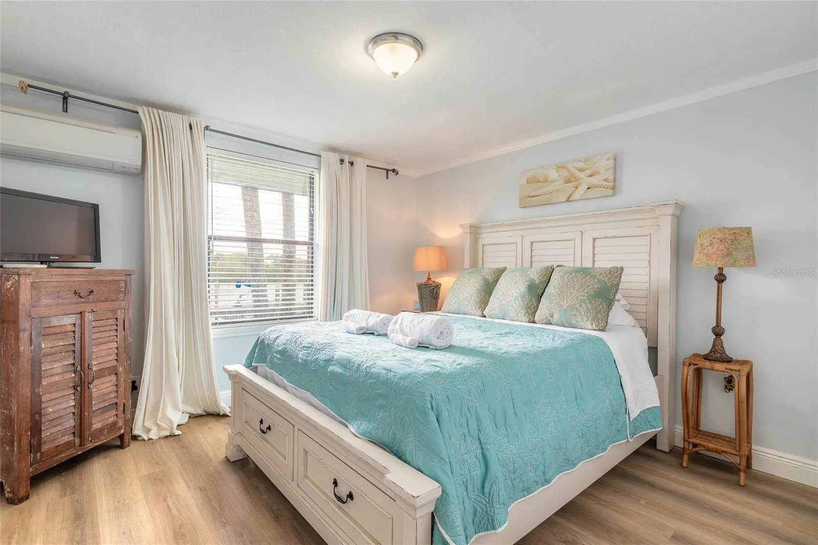 Guest bedroom