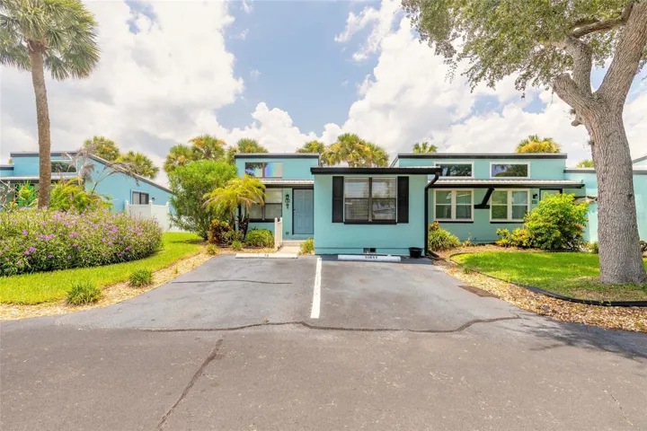 End waterfront unit