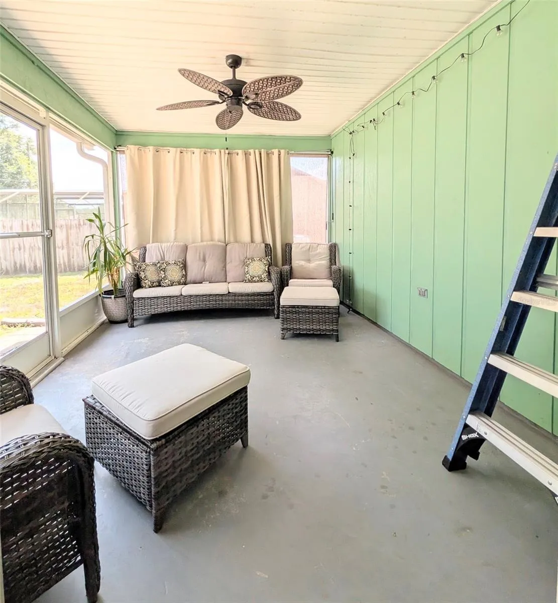 screen room