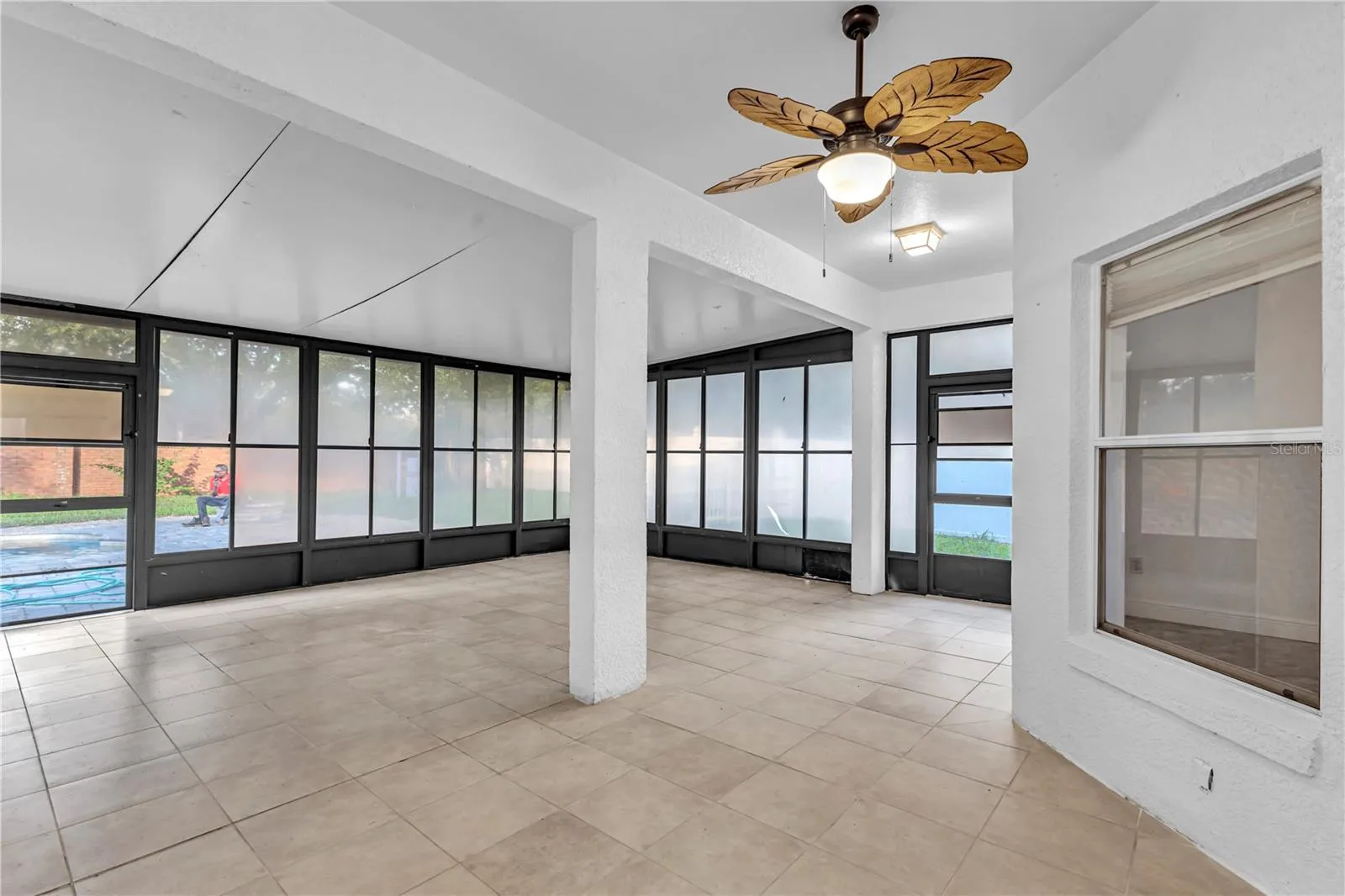 Enclosed Florida RoomOption for Outside Entertainment