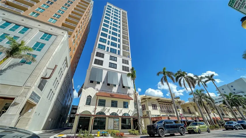 Welcome to 33 S. Palm Avenue in the heart of Downtown Sarasota