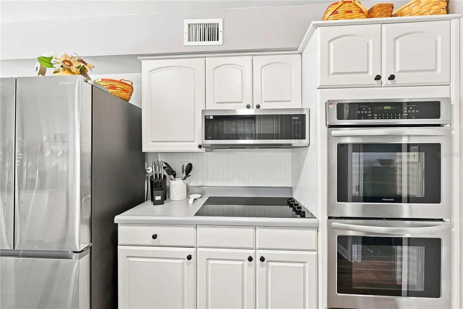 New Microwave, Double Wall Oven