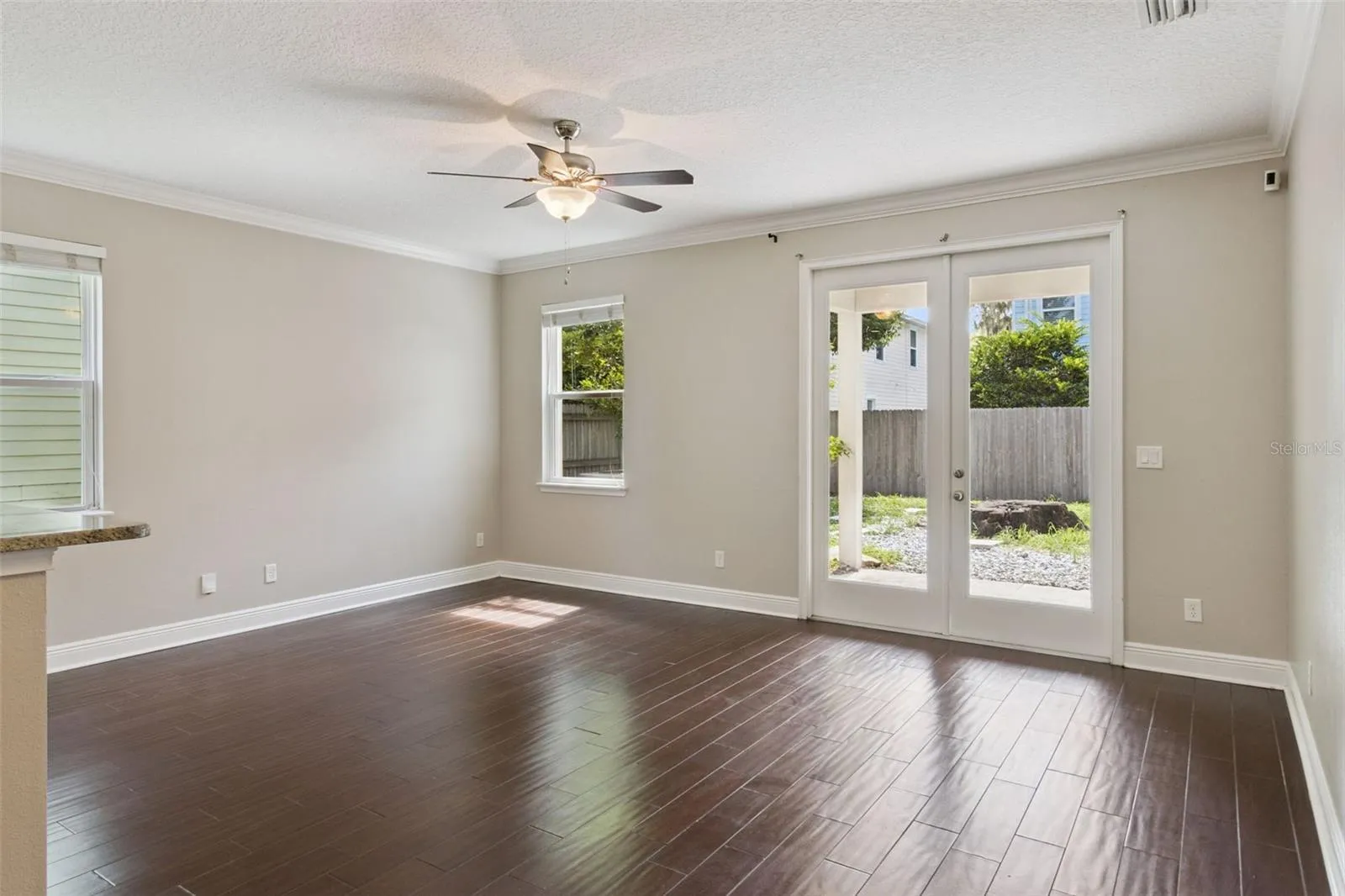 2546 living area