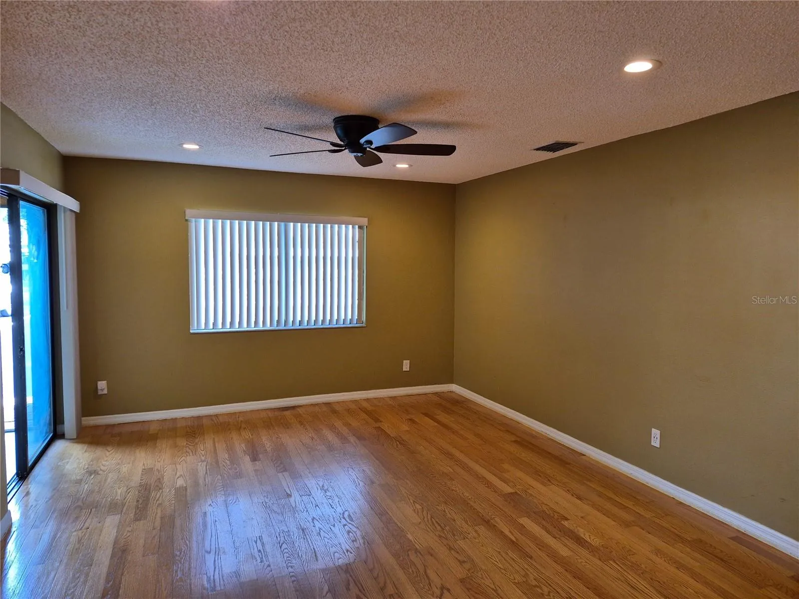 Main Livingroom