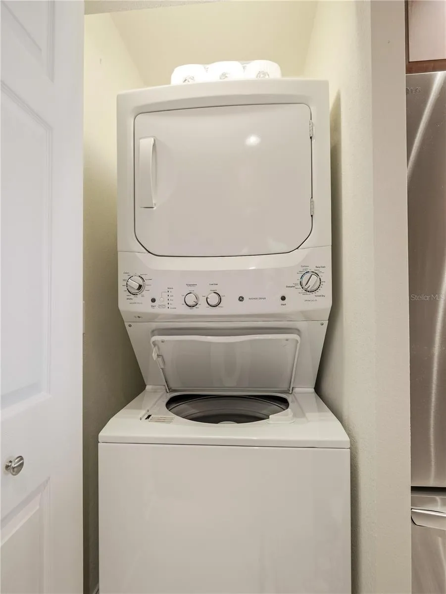 washer/dryer in kitchen