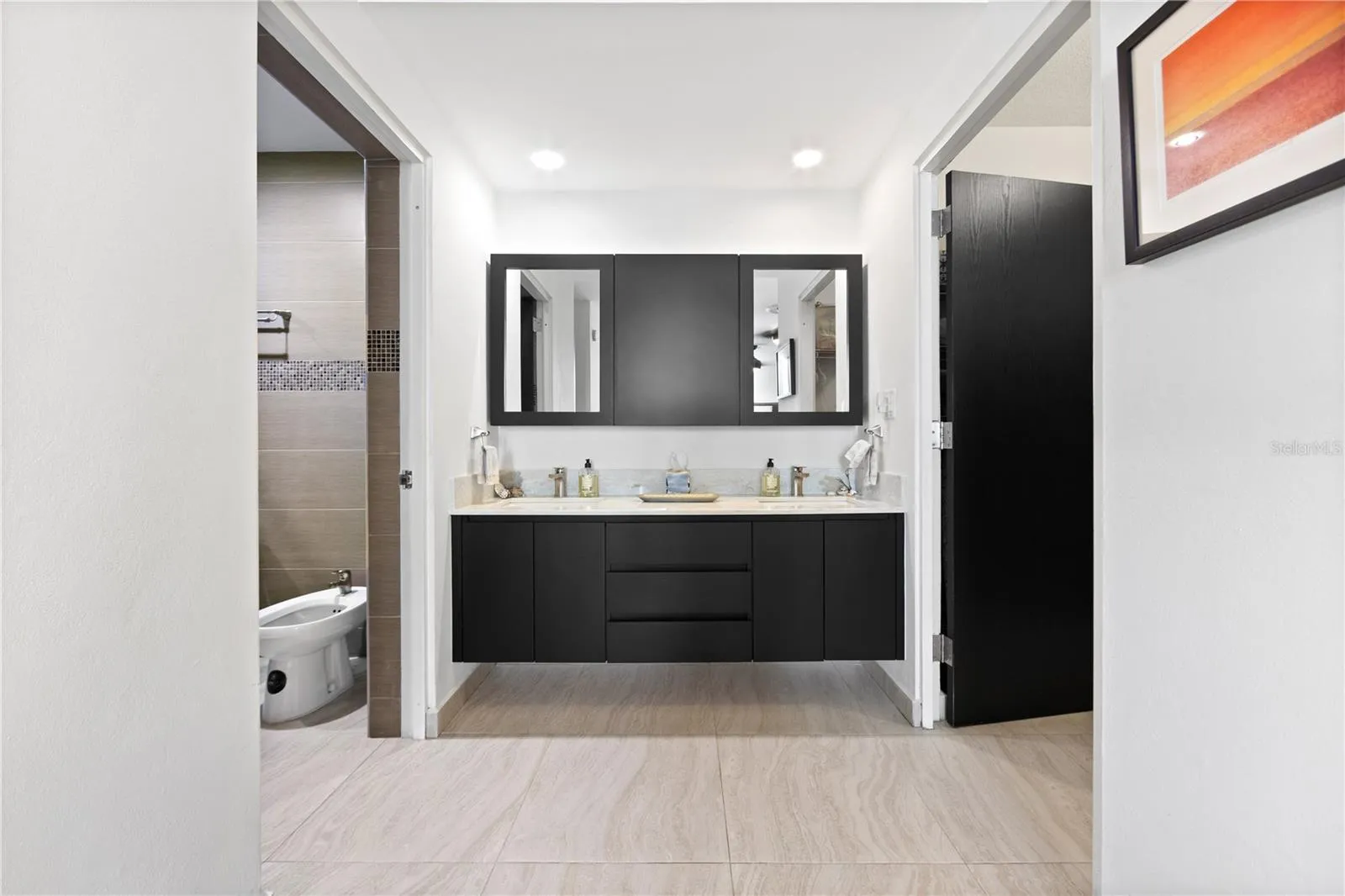 Primary bedroom vanity