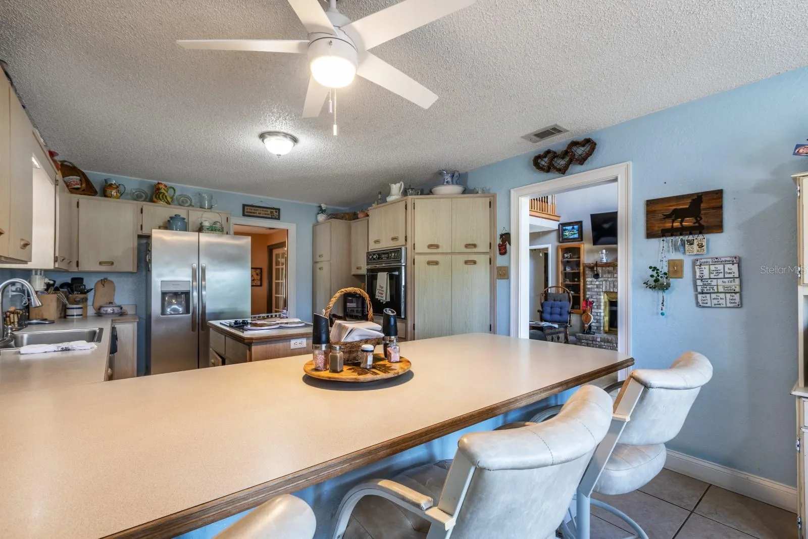 Spacious Kitchen with Breakfast Bar