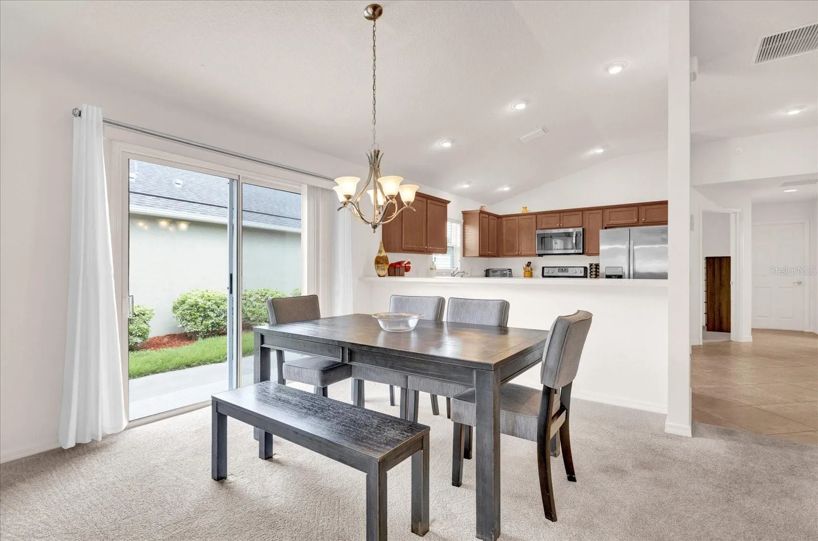 DINING ROOM, BREAKFAST BAR