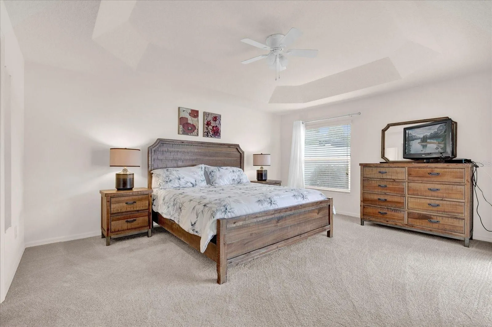 MASTER BEDROOM WITH GARDEN VIEW