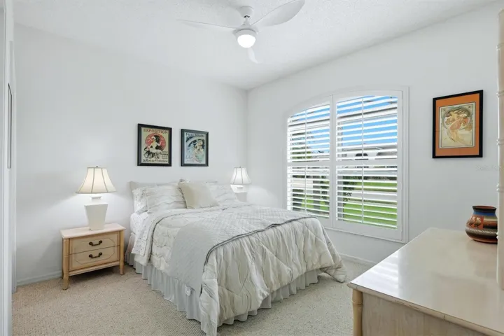 Guest bedroom.